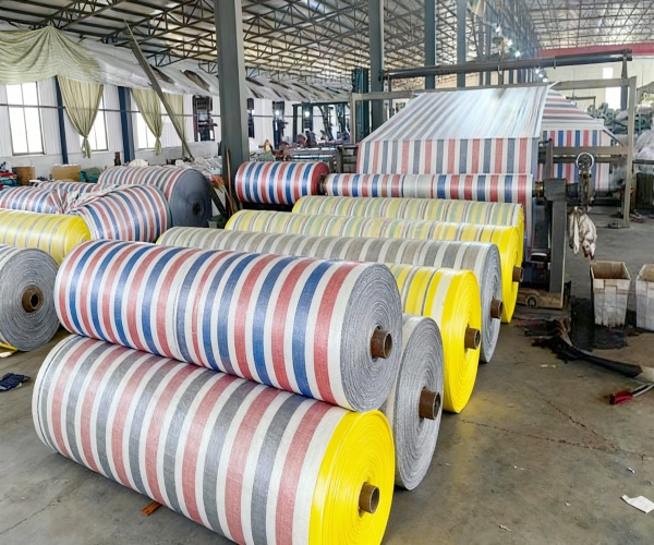 秦皇岛防水防晒彩条布：加厚款vs标准款对比 建筑工地抗老化耐磨防雨布价格与成本效益分析